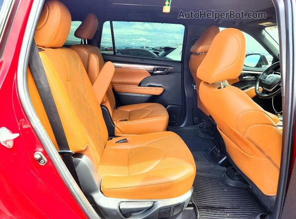 5TDKDRBH5PS523347 2023 TOYOTA HIGHLANDER Red Вид задньої частини салону