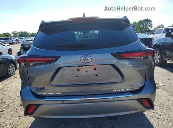 5TDKDRBH5SS580964 2025 TOYOTA HIGHLANDER Silver Вид ззаду