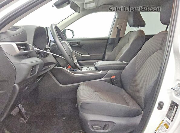 5TDKDRBH5SS588045 2025 TOYOTA HIGHLANDER White Widok wnętrza z przodu