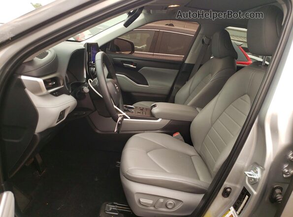 5TDKDRBH6PS527617 2023 TOYOTA HIGHLANDER Silver Вид салону спереду