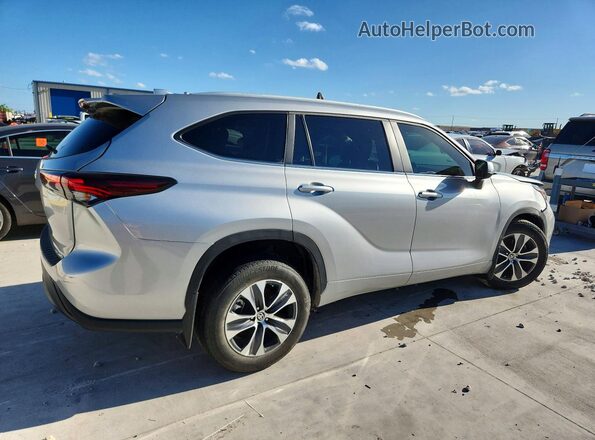 5TDKDRBH7RS566476 2024 TOYOTA HIGHLANDER Silver Trasero derecho