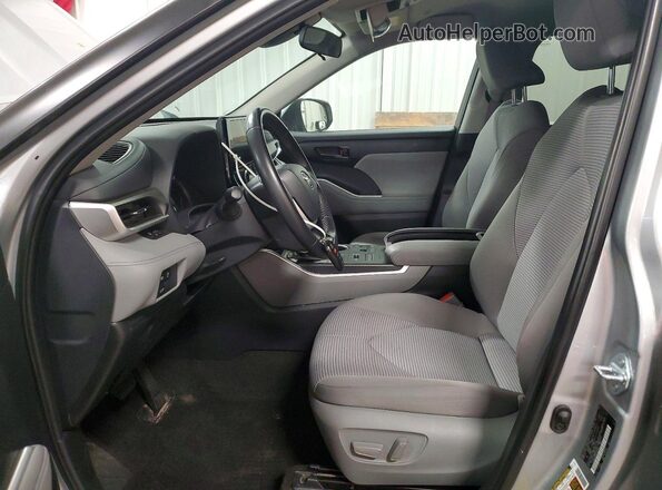 5TDKDRBH8RS548519 2024 TOYOTA HIGHLANDER Silver Вид салону спереду