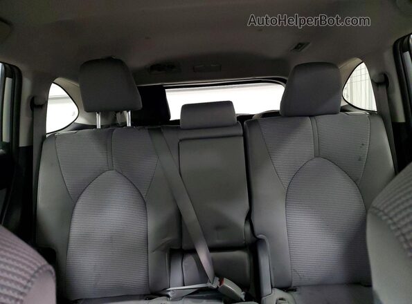 5TDKDRBH8RS548519 2024 TOYOTA HIGHLANDER Silver Вид задніх сидінь
