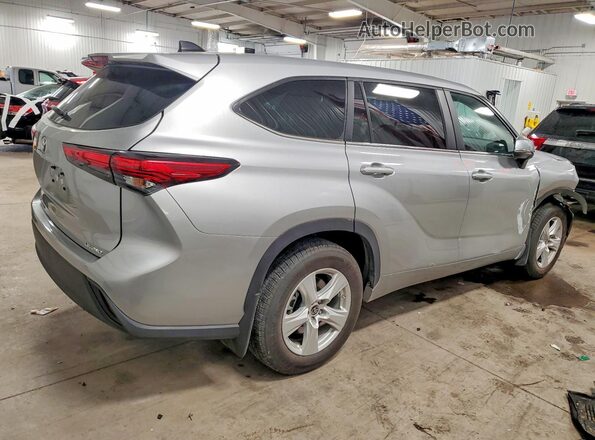 5TDKDRBH8RS548519 2024 TOYOTA HIGHLANDER Silver Задня права чверть