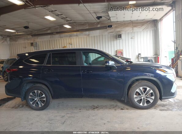 5TDKDRBH8TS602540 2026 TOYOTA HIGHLANDER Синий Вид задней части салона