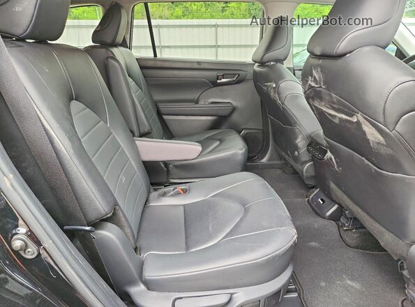 5TDKDRBH9RS566902 2024 TOYOTA HIGHLANDER Black Вид задньої частини салону