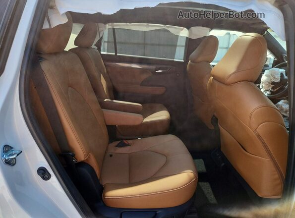 5TDKDRBH9SS580255 2025 TOYOTA HIGHLANDER White Widok wnętrza z tyłu