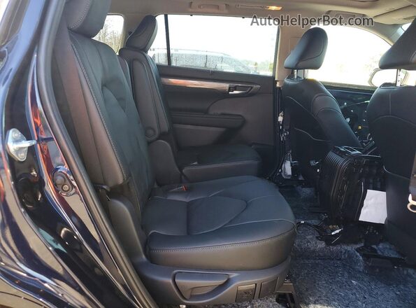 5TDKDRBH9TS598045 2026 TOYOTA HIGHLANDER Blue Vista interior trasera