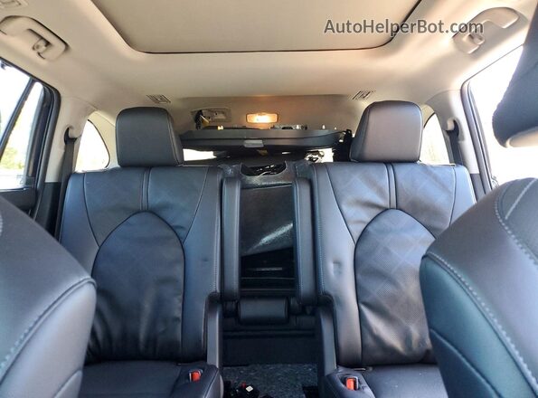 5TDKDRBH9TS598045 2026 TOYOTA HIGHLANDER Blue Vista de los asientos traseros