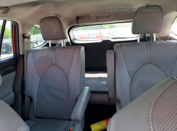 5TDKDRBHXPS015035 2023 TOYOTA HIGHLANDER Red Widok tylnych siedzeń