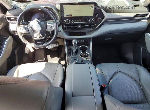 5TDKDRBHXPS015035 2023 TOYOTA HIGHLANDER Red Widok deski rozdzielczej