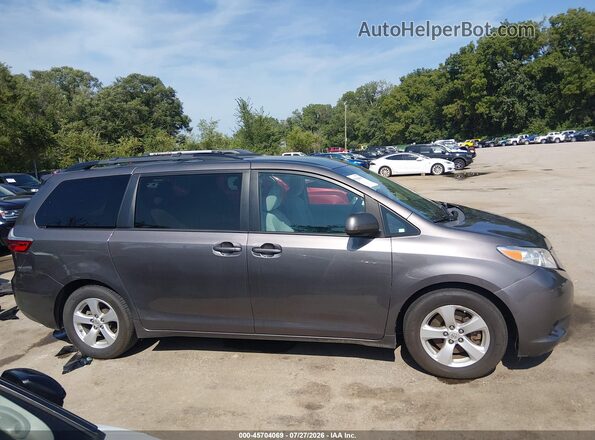 5TDKK3DC1GS732265 2016 TOYOTA SIENNA Gray Rear interior view