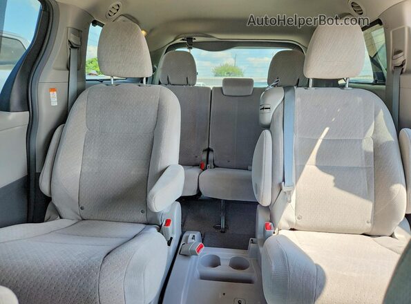 5TDKK3DC4GS757211 2016 TOYOTA SIENNA Blue Вид задніх сидінь