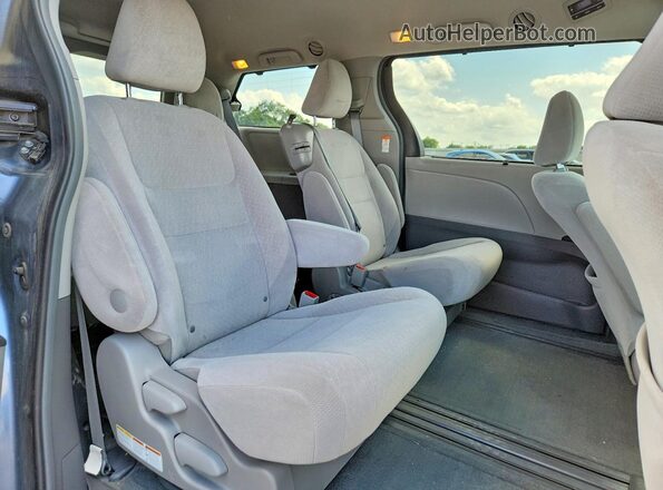 5TDKK3DC4GS757211 2016 TOYOTA SIENNA Blue Вид задньої частини салону