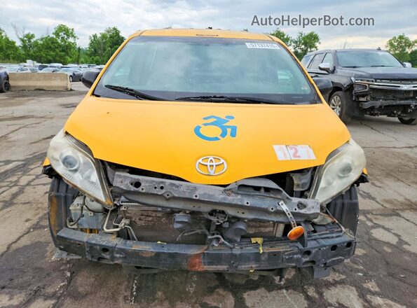 5TDKK3DC6GS763284 2016 TOYOTA SIENNA Yellow Widok z przodu