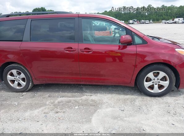 5TDKK3DC7GS693391 2016 TOYOTA SIENNA Red Սալոնի հետևի տեսք
