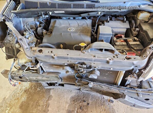 5TDKK3DC7GS727538 2016 TOYOTA SIENNA Gray Vista del compartimento del motor