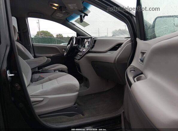 5TDKK3DC9GS756720 2016 TOYOTA SIENNA Черный Вид салона спереди