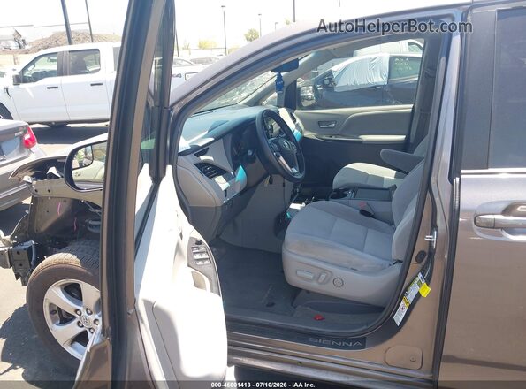 5TDKK3DCXGS732054 2016 TOYOTA SIENNA Gray Front interior view