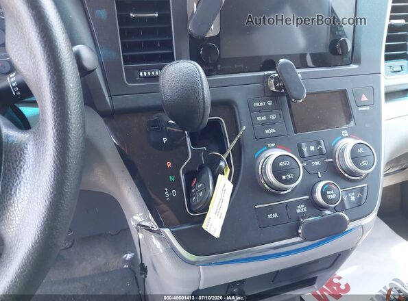 5TDKK3DCXGS732054 2016 TOYOTA SIENNA Gray Dashboard view