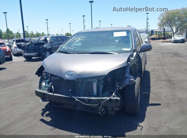 5TDKK3DCXGS732054 2016 TOYOTA SIENNA Gray Rear interior view