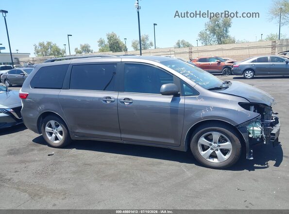 5TDKK3DCXGS732054 2016 TOYOTA SIENNA Gray 360 interior view