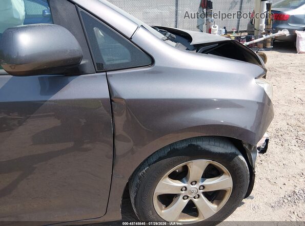 5TDKK3DCXGS756970 2016 TOYOTA SIENNA Gray Widok z przodu