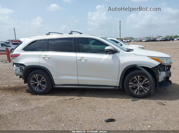 5TDKKRFH1GS136519 2016 TOYOTA HIGHLANDER White 360 interior view