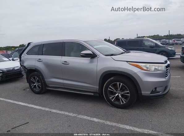 5TDKKRFH3GS503887 2016 TOYOTA HIGHLANDER Silver Vista interior trasera