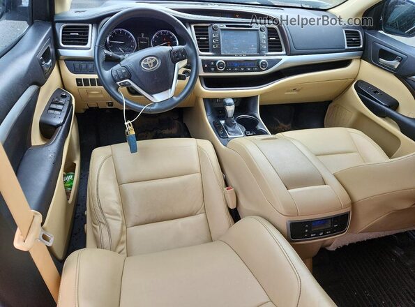 5TDKKRFH4GS152505 2016 TOYOTA HIGHLANDER Белый Вид панели приборов