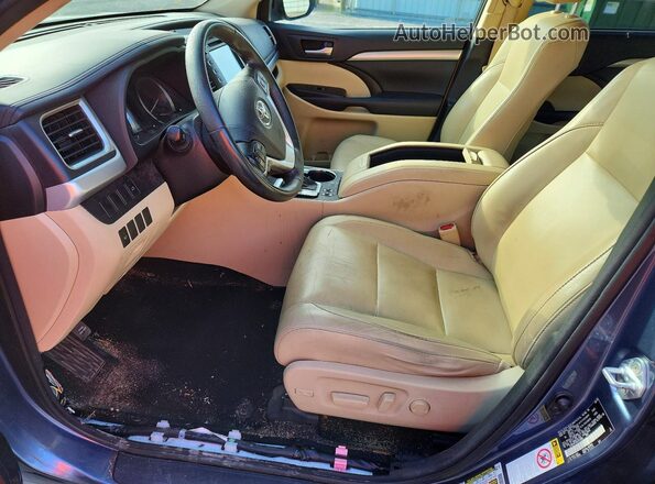 5TDKKRFH5GS502692 2016 TOYOTA HIGHLANDER Charcoal Front interior view