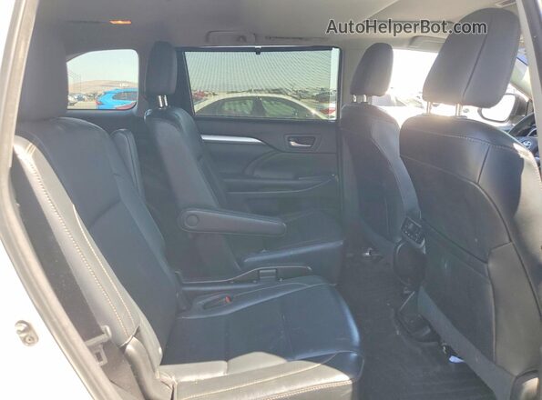 5TDKKRFH8GS131060 2016 TOYOTA HIGHLANDER White Вид задньої частини салону