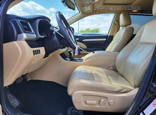5TDKKRFHXGS151617 2016 TOYOTA HIGHLANDER Черный Вид салона спереди