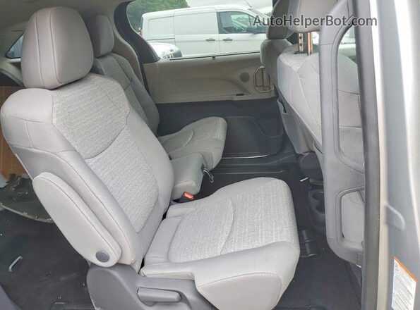 5TDKRKEC1MS065469 2021 TOYOTA SIENNA Silver Rear interior view