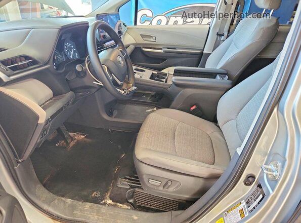 5TDKRKEC4MS068625 2021 TOYOTA SIENNA Silver Սալոնի դիմացի տեսք