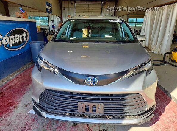 5TDKRKEC4MS068625 2021 TOYOTA SIENNA Silver Դիմացի տեսք