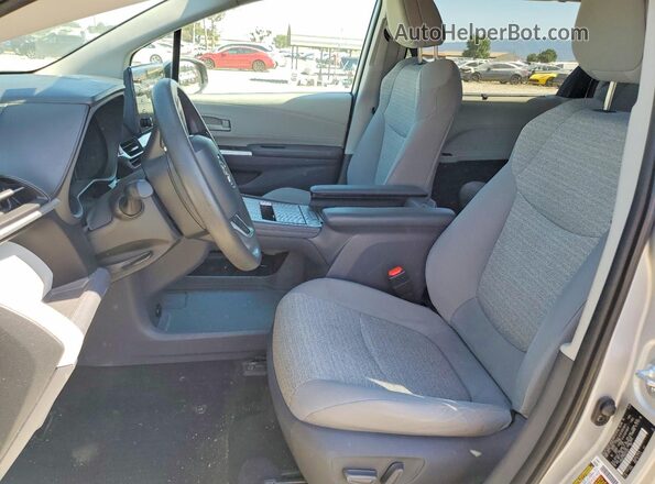 5TDKRKEC6MS012461 2021 TOYOTA SIENNA Silver Vista interior delantera