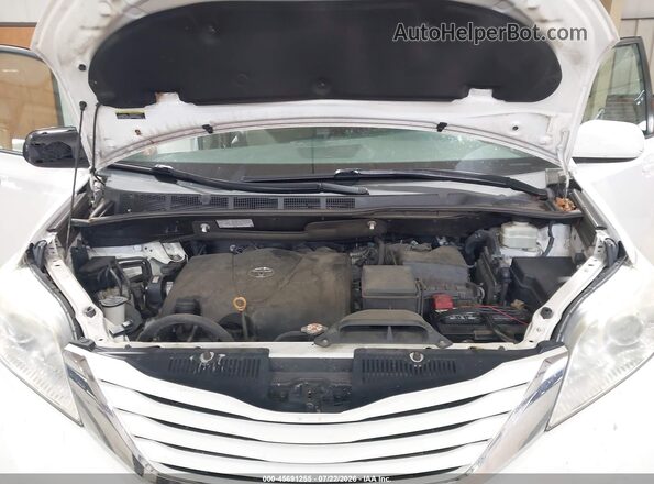 5TDKZ3DC0HS778313 2017 TOYOTA SIENNA White Вид ззаду