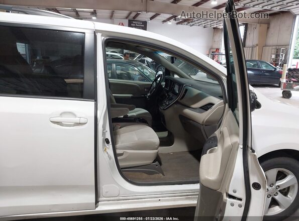 5TDKZ3DC0HS778313 2017 TOYOTA SIENNA White Вид салону спереду