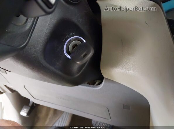 5TDKZ3DC0HS778313 2017 TOYOTA SIENNA White Вид панелі приладів