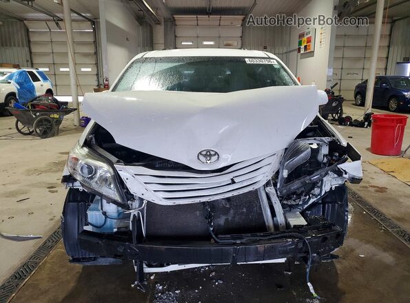 5TDKZ3DC0HS845329 2017 TOYOTA SIENNA White Widok z przodu