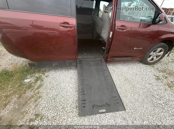 5TDKZ3DC0HS845833 2017 TOYOTA SIENNA Red 