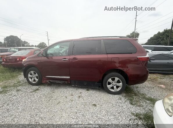 5TDKZ3DC0HS845833 2017 TOYOTA SIENNA Red Widok wnętrza z tyłu