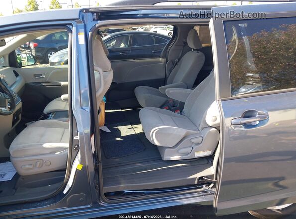 5TDKZ3DC0HS859666 2017 TOYOTA SIENNA Light Blue VIN կոդի պիտակի տեսք