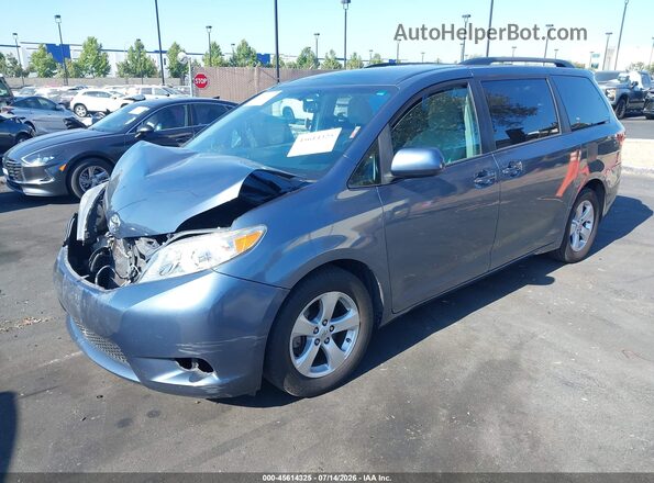 5TDKZ3DC0HS859666 2017 TOYOTA SIENNA Light Blue Առջևի ձախ երեք քառորդ տեսարան