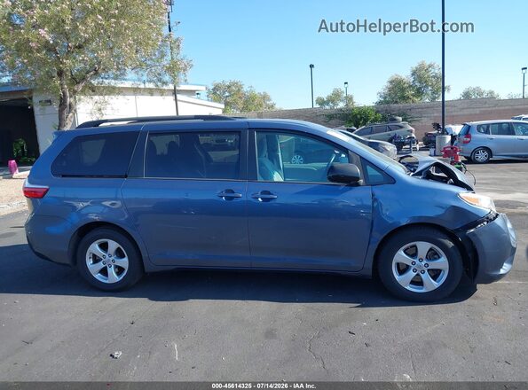 5TDKZ3DC0HS859666 2017 TOYOTA SIENNA Light Blue Սալոնի հետևի տեսք