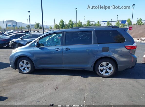 5TDKZ3DC0HS859666 2017 TOYOTA SIENNA Light Blue Սալոնի 360 աստիճան տեսք