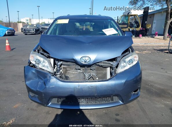 5TDKZ3DC0HS859666 2017 TOYOTA SIENNA Light Blue Սարքավորումների վահանակի տեսք