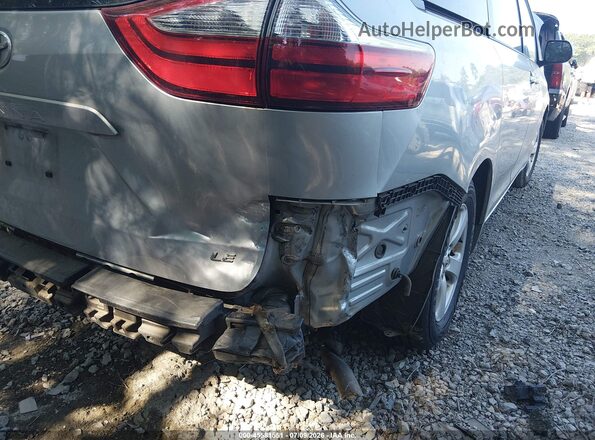 5TDKZ3DC0HS864589 2017 TOYOTA SIENNA Серебряный Вид спереди
