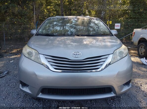 5TDKZ3DC0HS864589 2017 TOYOTA SIENNA Серебряный Вид щитка приборов